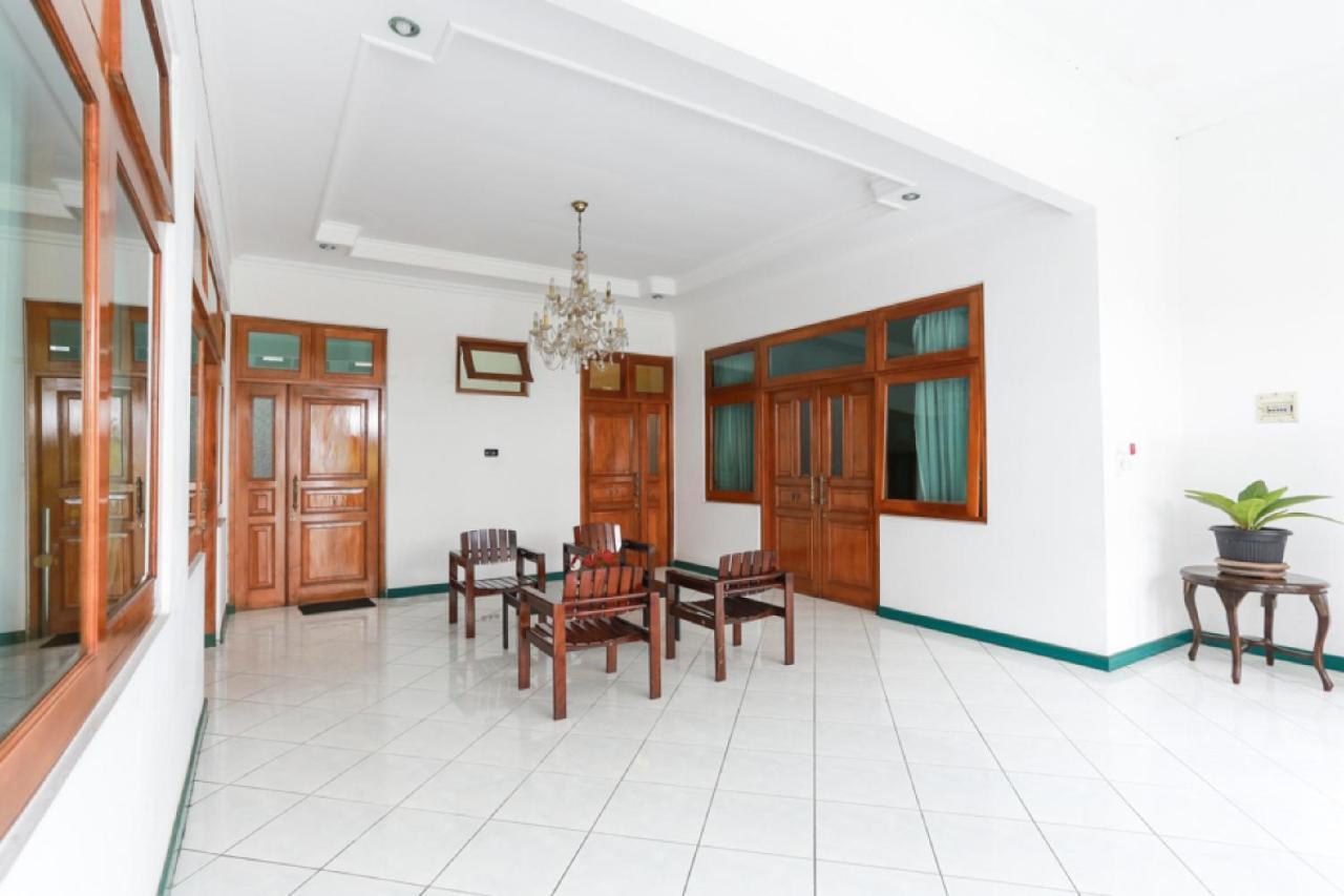 Reddoorz Syariah Near Alun Alun Magelang Bayeman Hotel Exterior foto