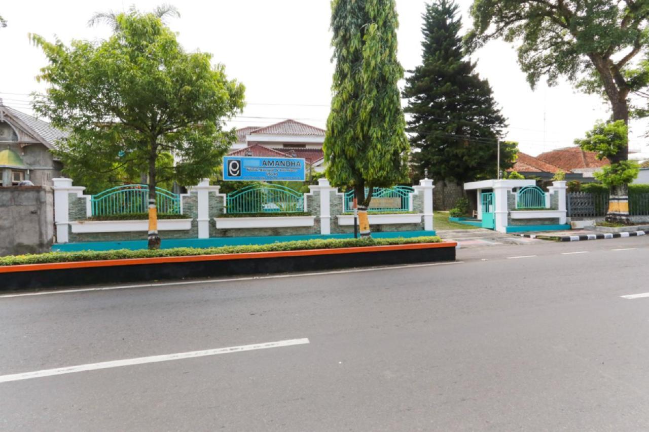 Reddoorz Syariah Near Alun Alun Magelang Bayeman Hotel Exterior foto